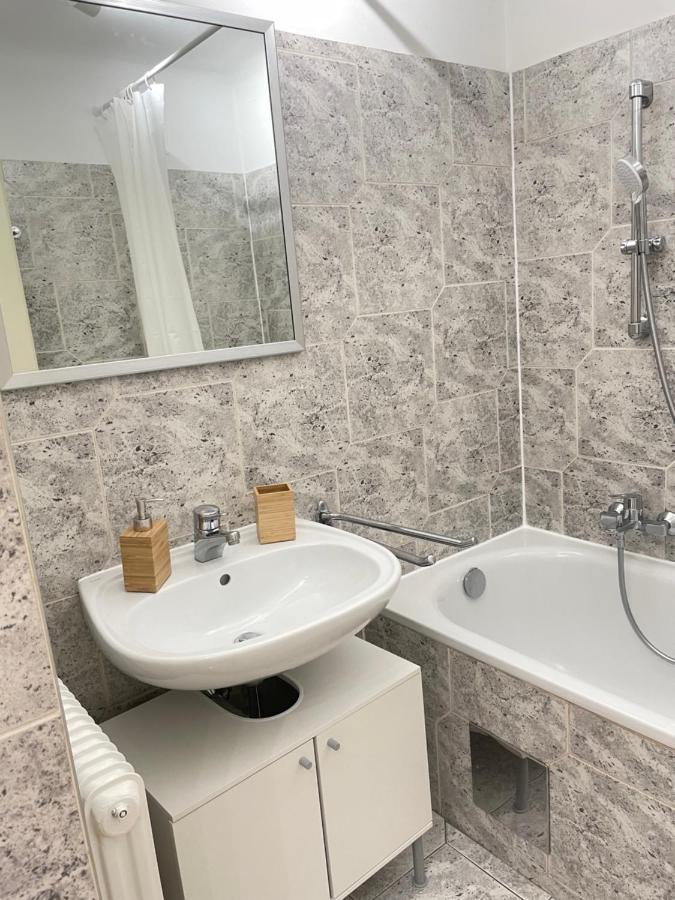 Cosy Apartment Near Schoenbrunn & Meidlinger Market Вена Экстерьер фото